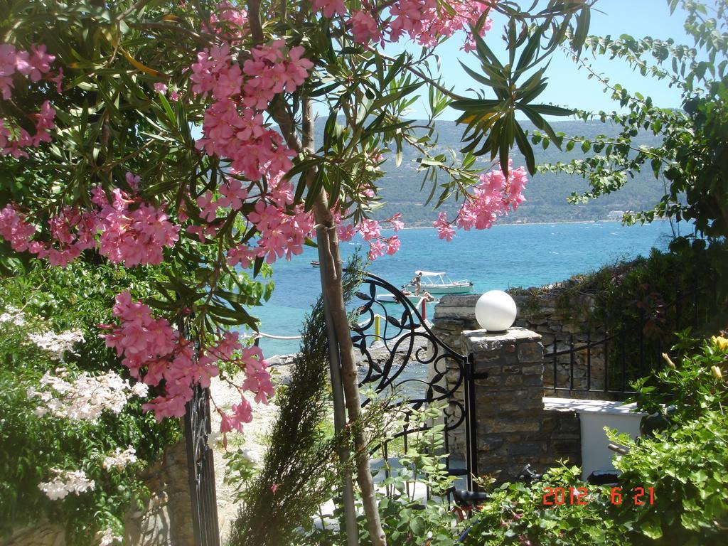 Roditses Beach Sea Front Apartments Đảo Samos Phòng bức ảnh