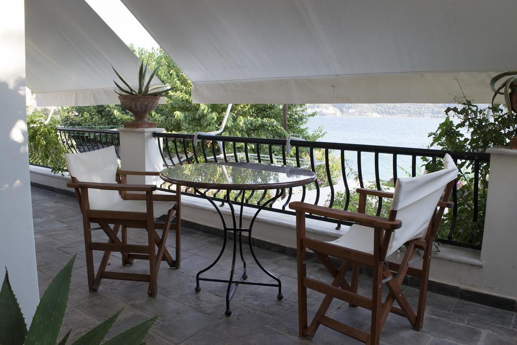 Roditses Beach Sea Front Apartments Đảo Samos Ngoại thất bức ảnh