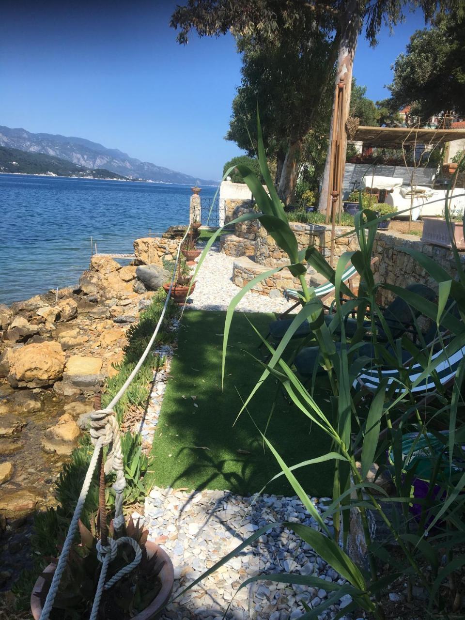 Roditses Beach Sea Front Apartments Đảo Samos Ngoại thất bức ảnh
