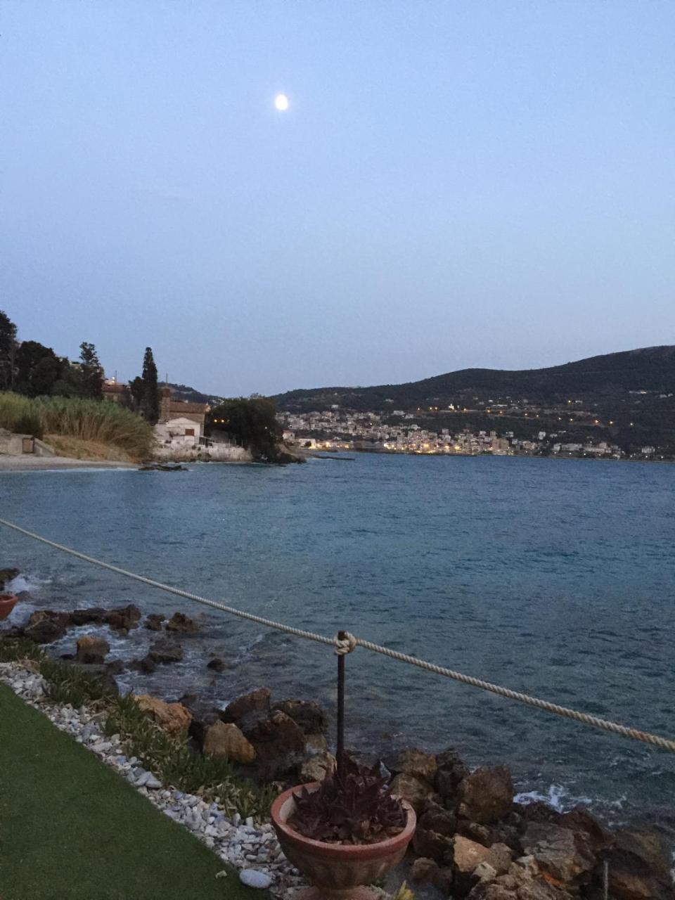 Roditses Beach Sea Front Apartments Đảo Samos Ngoại thất bức ảnh